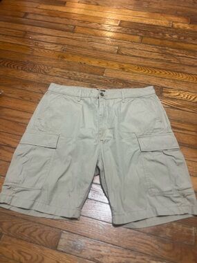 Levi's Men's Cargo Shorts in Light Beige